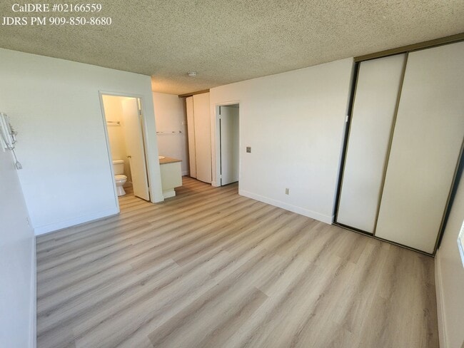 Building Photo - Rancho Cucamonga 2 Bedroom Condo