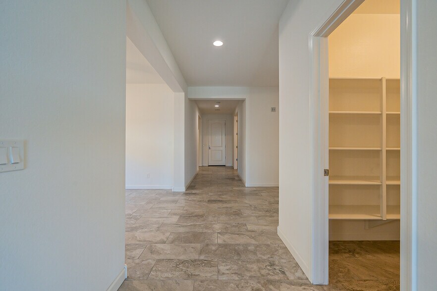 Building Photo - 15877 W Mauna Loa Ln