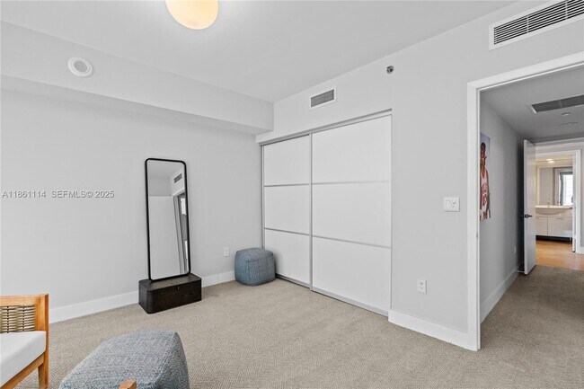 Building Photo - 465 Brickell Ave