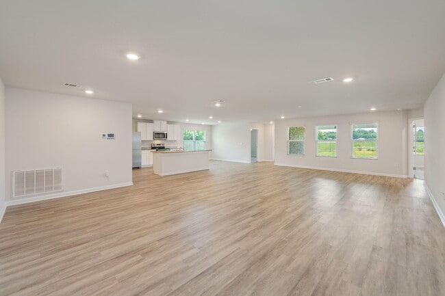 Building Photo - 5092 Gaineswood Dr