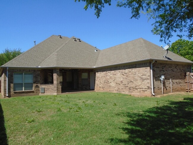 Building Photo - 8 Maplewood Ct