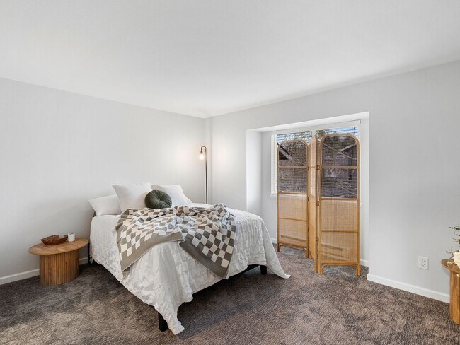 Building Photo - Updated Quiet 1-bedroom, 1-bath condo in the heart of Murrayhill