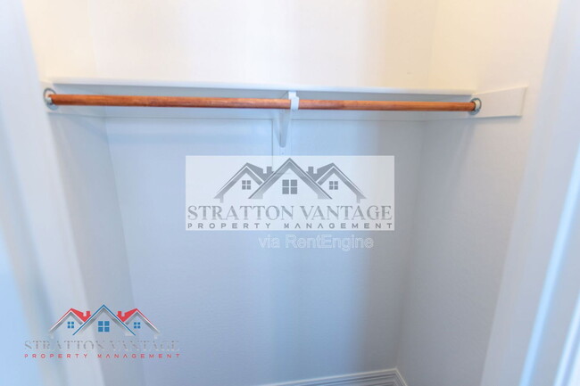 Building Photo - 2821 S Skyline Dr