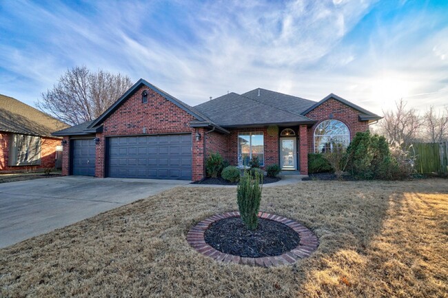 Primary Photo - Spacious 4-Bedroom Retreat in Oklahoma City