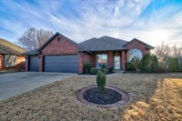 Building Photo - Spacious 4-Bedroom Retreat in Oklahoma City