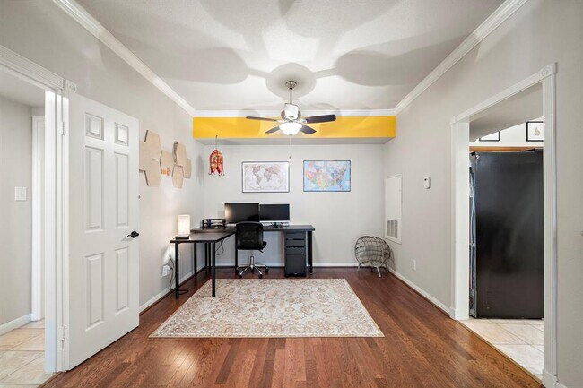 Building Photo - 2255 Braeswood Park Dr