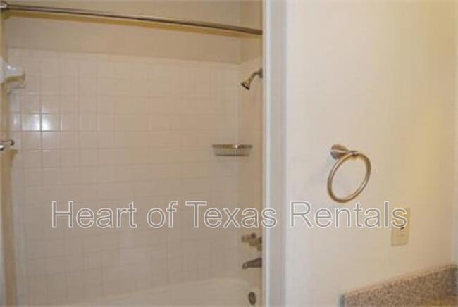 Building Photo - 2410 Comanche Trl