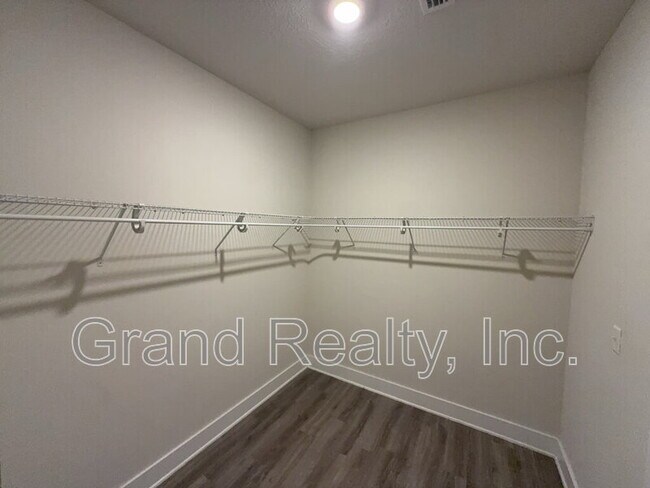 Building Photo - 10035 Tuscan Ct