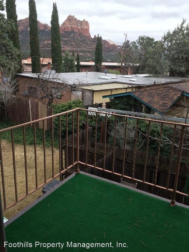 Building Photo - 1 br, 1 bath House - 390 Cedar St #18
