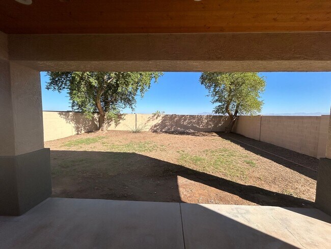 Building Photo - Move In Today! FREE October Rent! Stunning...