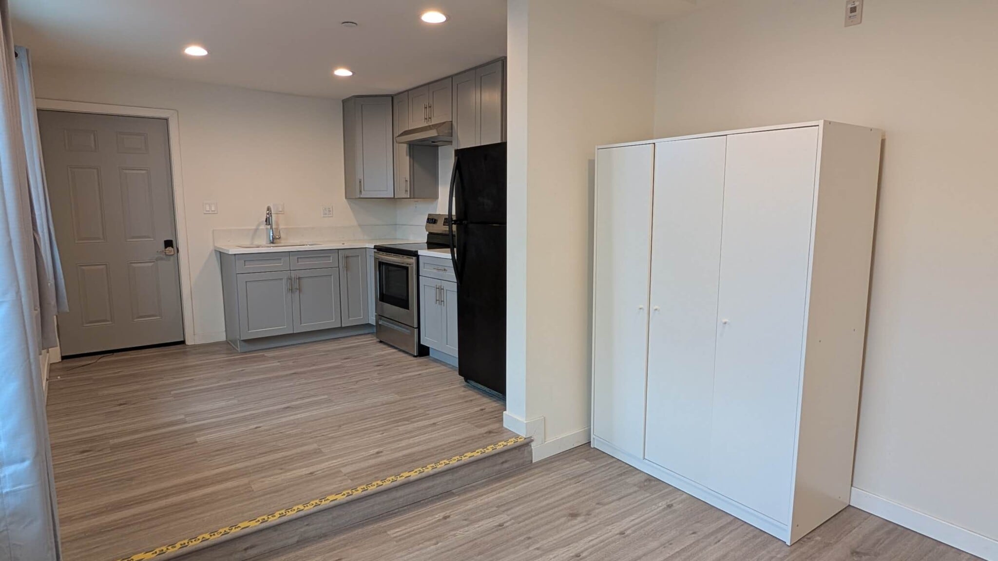 Building Photo - 158 E Floral Dr