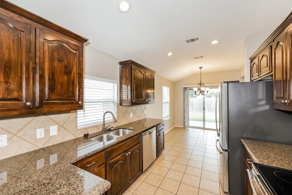 Building Photo - 2105 Charmion Ln