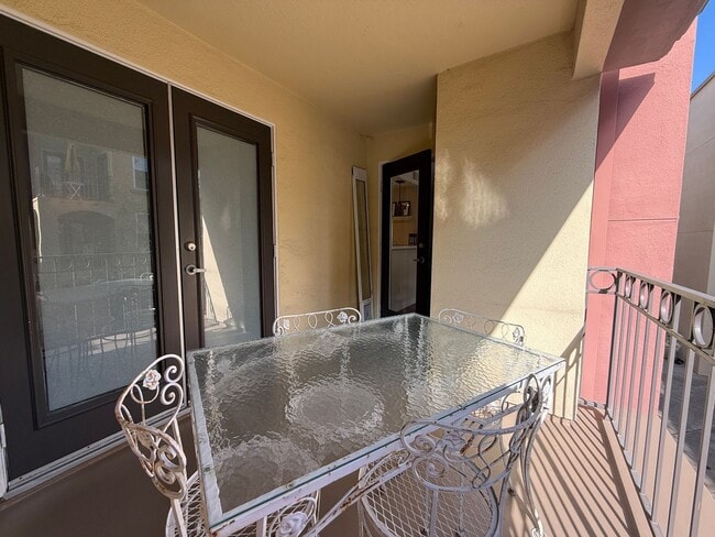 Building Photo - Fully Furnished 2 Bed 2 Bath Condo with Private Patio, 2 Gated Parking Spaces, Pool and Gym