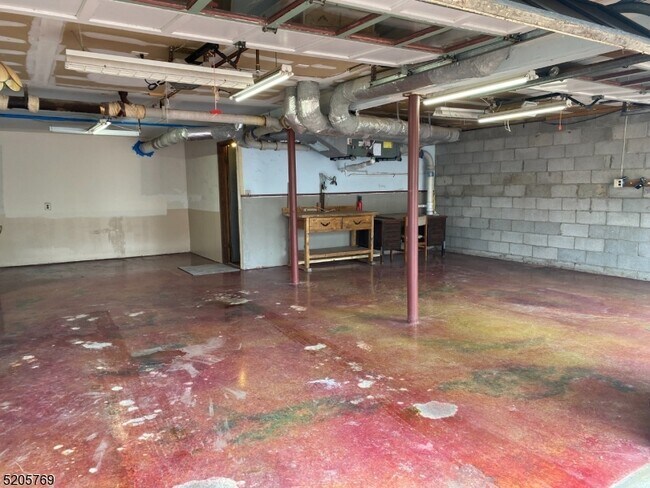 Building Photo - 24 Coolidge Pl