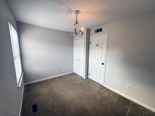 Building Photo - 2649 Fenwick Ct