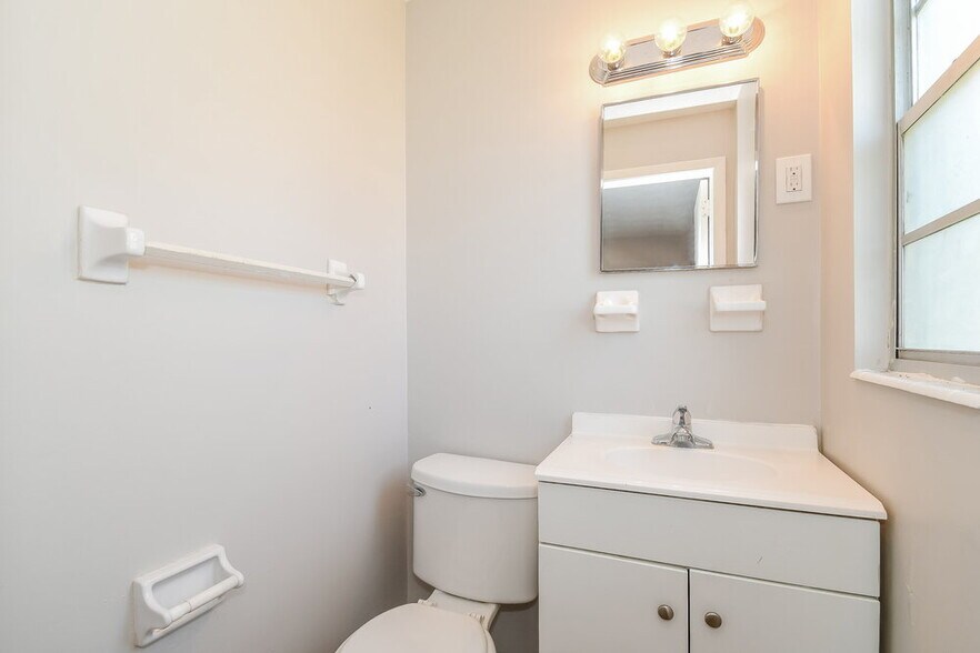 Building Photo - 5664 Minocqua St