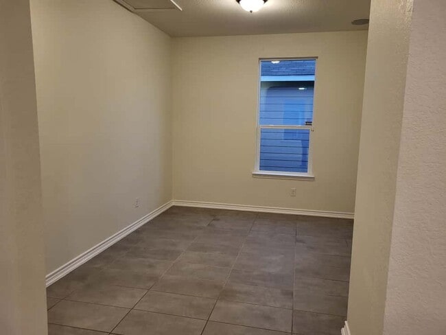 Building Photo - New Home In Cul de sac