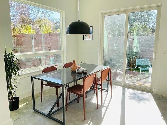 Building Photo - 910 Gullett St