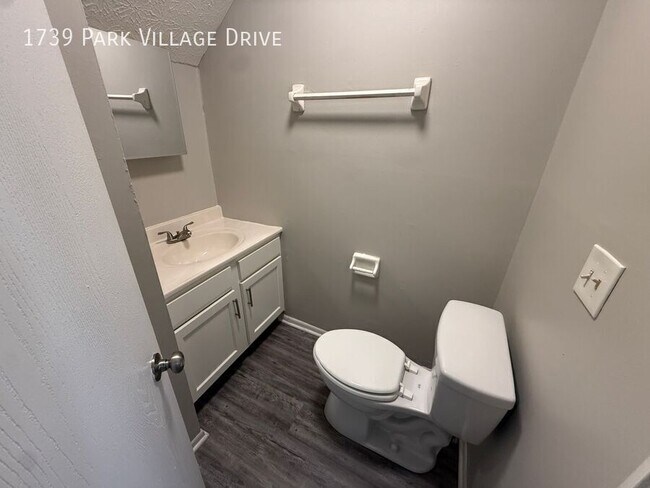 Building Photo - 1739 Park Village Dr