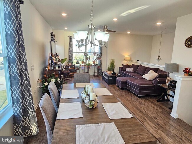 Building Photo - 1870 Boulder Dr