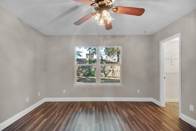 Building Photo - 266 Honeysuckle Way