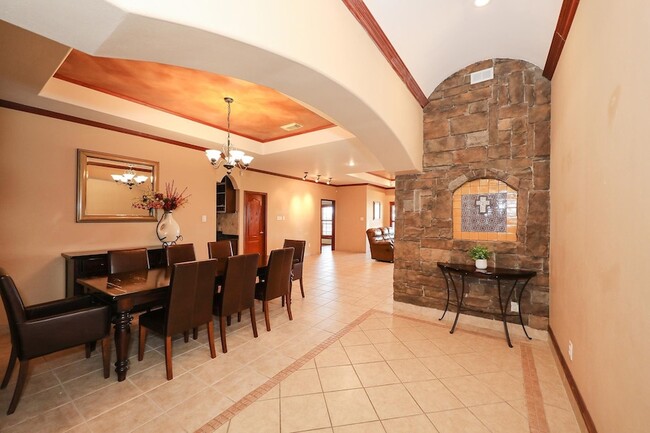 Building Photo - 6514 Grande Bay