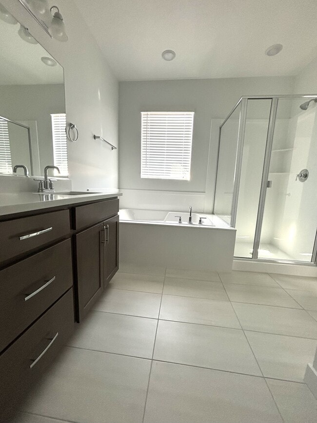 Building Photo - 10078 Loblobby Ln