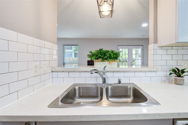 Building Photo - 3929 Tanglewilde St