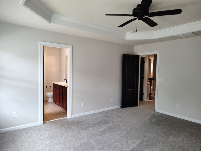 Building Photo - Move-in ready Townhome with in Stone Creek...