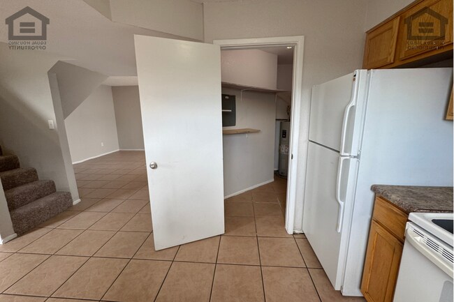 Building Photo - 1765 E Pepper Cir