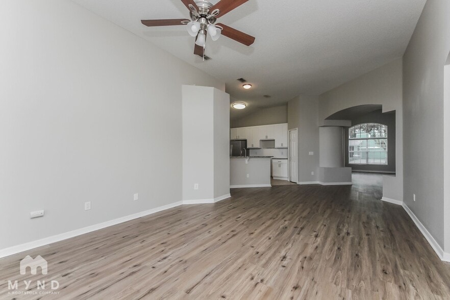 Building Photo - 723 Stonewyk Way