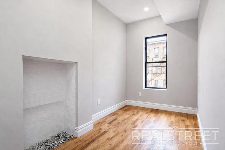Building Photo - Stunning 3 BED 2 Bath Floor-Thru in Bed Stuy