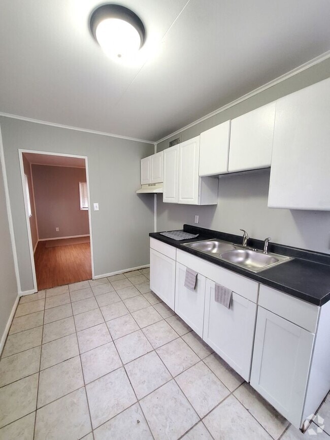 Building Photo - 3 BEDROOM SINGLE FAMILY HOME