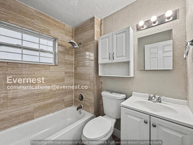 Building Photo - 4 Bed, 2 Bath Home with Off-Street Parking / Pet-Friendly / Available Now!