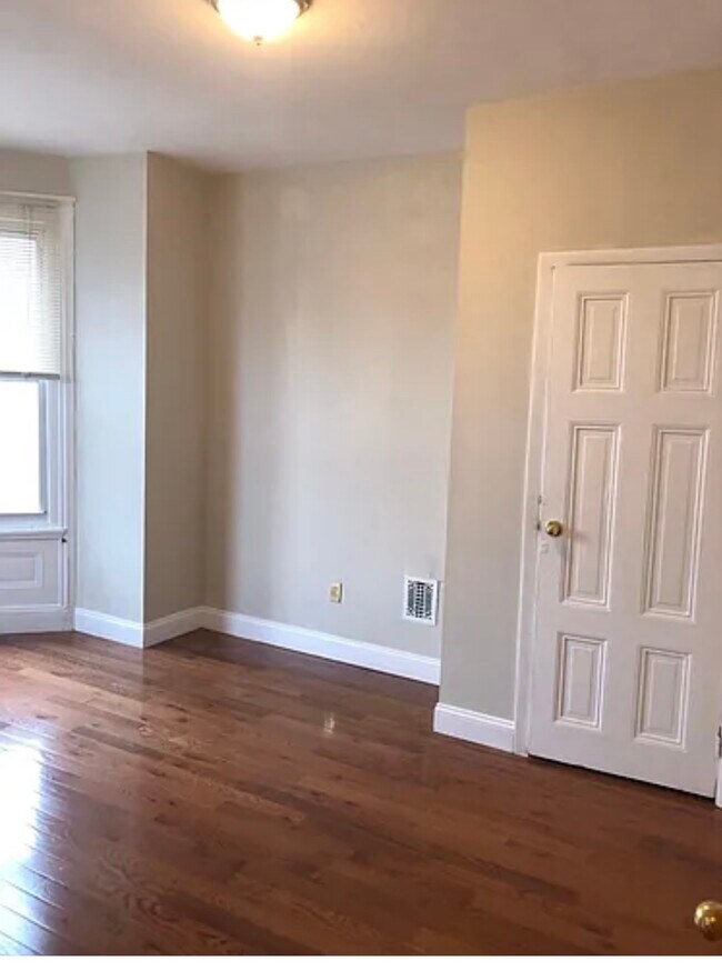 Building Photo - 2518 Poplar St