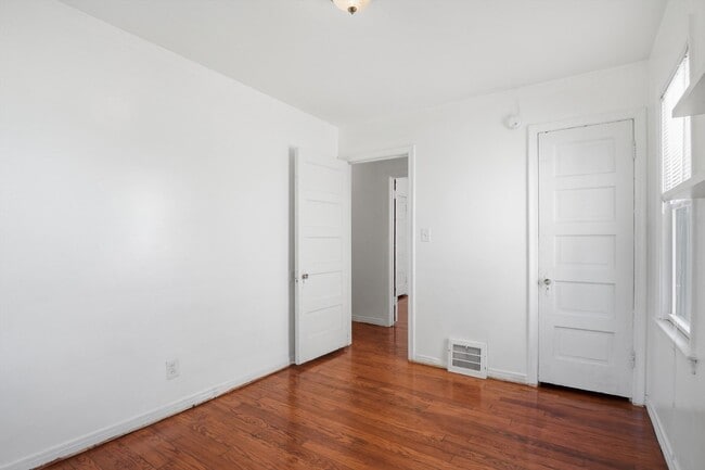 Building Photo - 3432 Woodside St