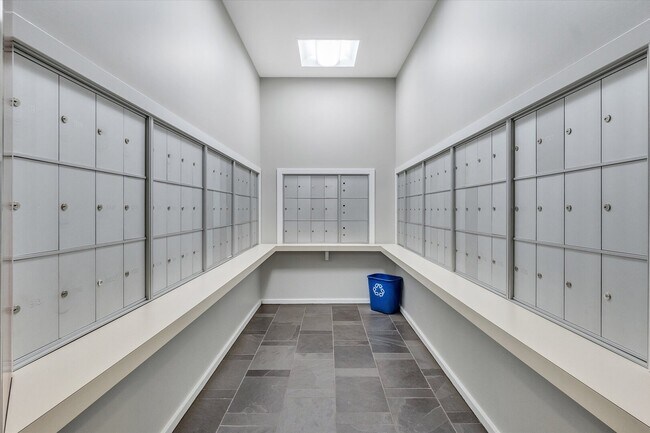 Building Photo - 520 S State St