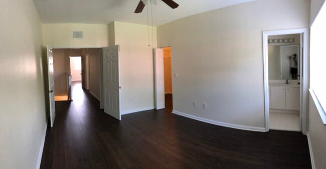 Building Photo - 5023 SE Mariner Garden Cir