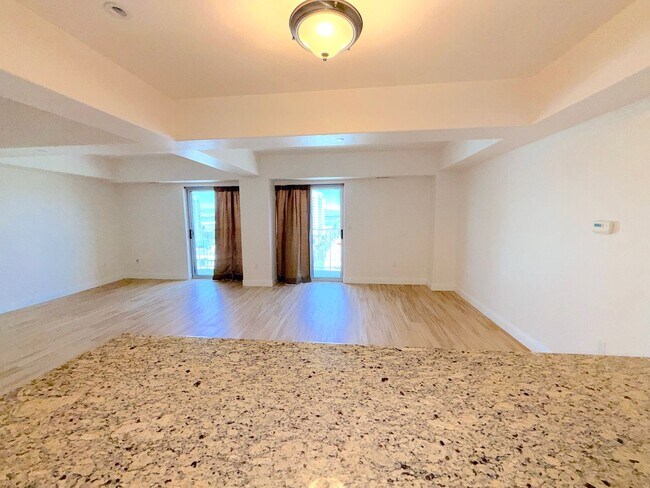 Building Photo - Riverwalk Tower 2 Bedroom Condo - 2 Parking Spaces/Private Laundry