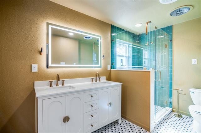 Building Photo - 2418 Patricia Ln