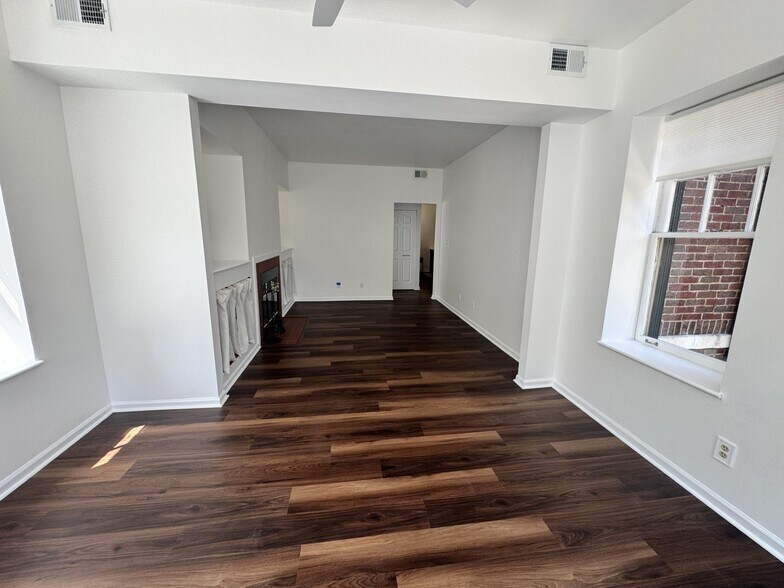 Building Photo - 5367 Pershing Ave