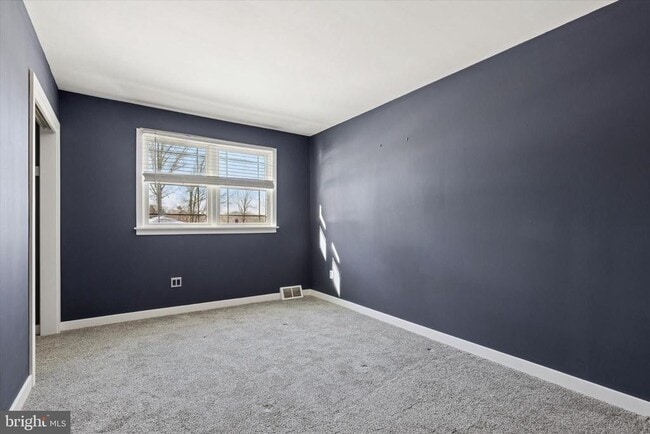 Building Photo - 17 McLaughlin Dr