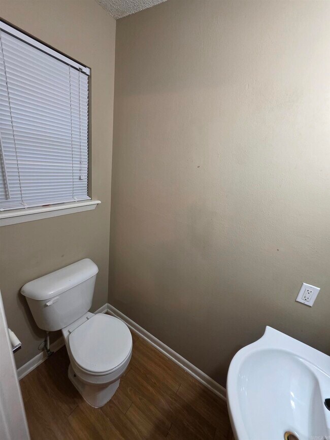Building Photo - 11615 Ashwood Dr