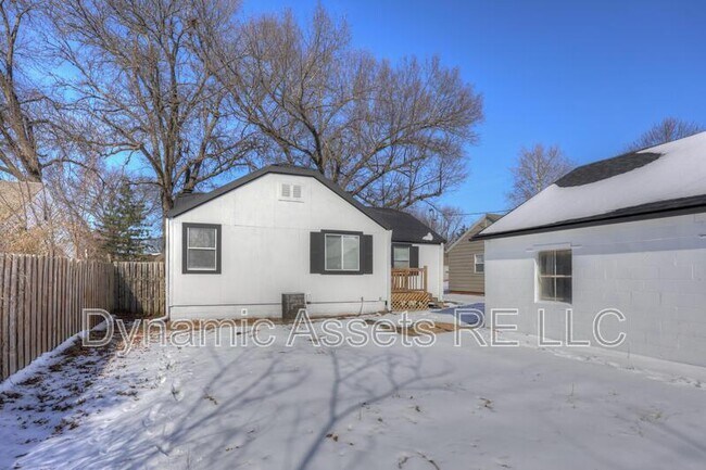 Building Photo - 410 Fieldcrest Dr