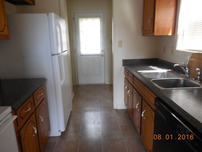 Building Photo - 223 Jim Thorpe Dr