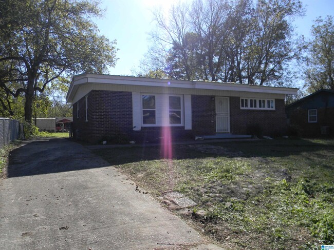 Building Photo - 1201 Rayfield Dr