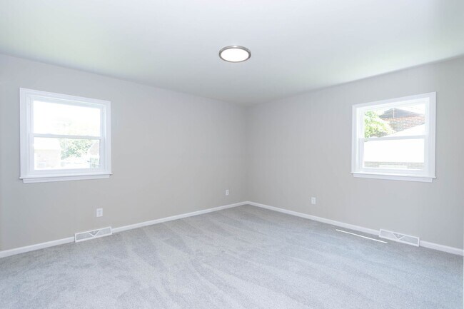 Building Photo - Renovated 3bdr 2bth rancher in the heart of Newport News