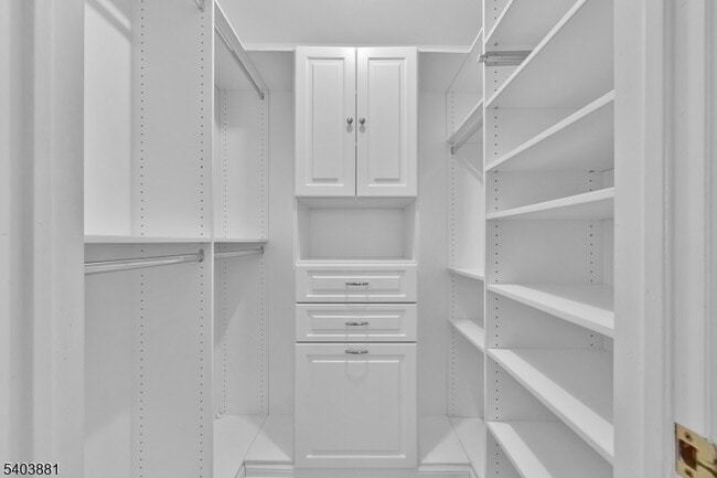 Building Photo - 48 Edgefield Dr