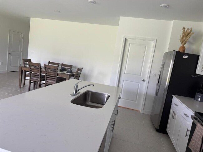 Building Photo - 7111 E Pine Pkwy