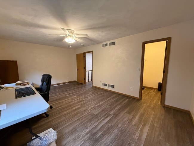 Building Photo - Beautiful 2 Bedroom Townhome - Only Steps ...
